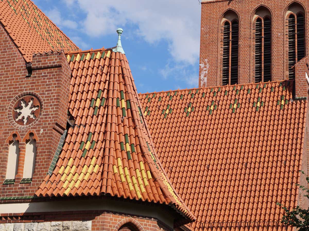 Dach mit historischen Dachziegeln